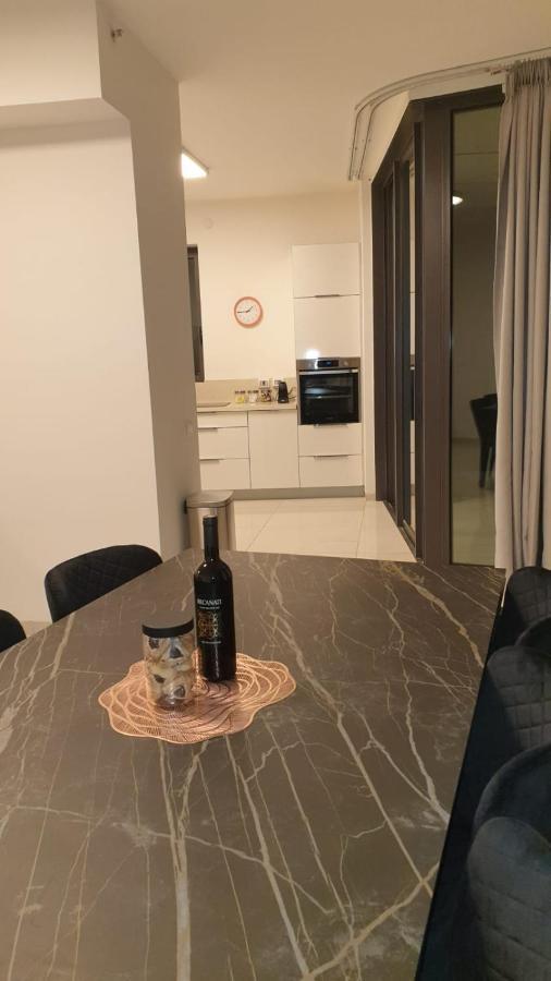 Appartment City Center - J Tower Йерусалим Екстериор снимка